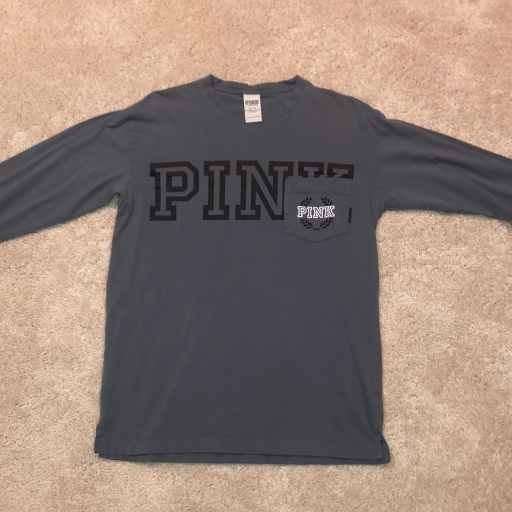 Grey long sleeve pink shirt.
